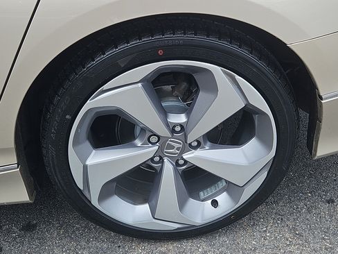 Used 2018 Honda Accord Touring image 25