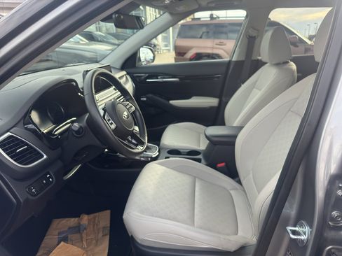 Used 2021 Kia Seltos SX w/ SX Sunroof Package image 7