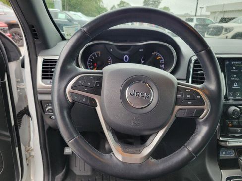 Used 2022 Jeep Grand Cherokee Laredo X RWD image 10