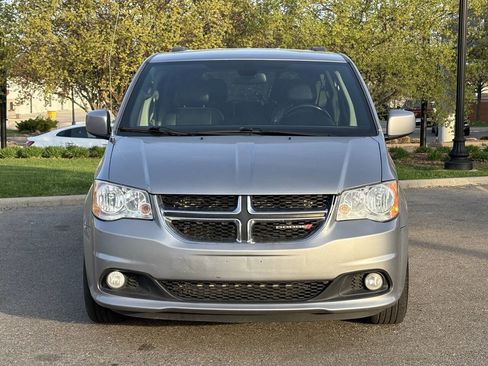 Used 2019 Dodge Grand Caravan SXT FWD image 5