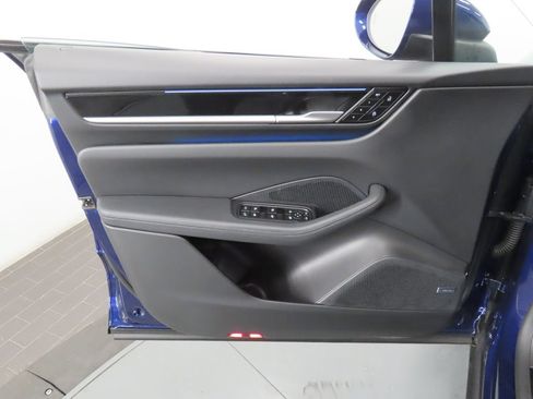 Certified 2025 Porsche Macan Electric RWD image 35