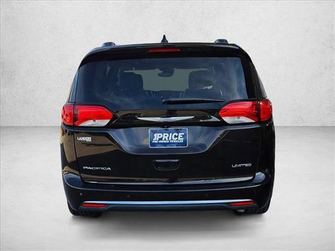 Used 2017 Chrysler Pacifica Limited image 6