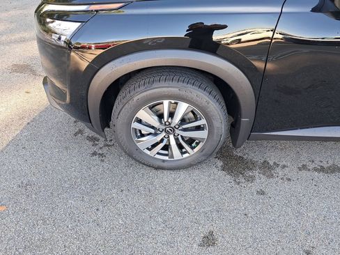 New 2025 Nissan Pathfinder SL w/ Black Appearance Package image 28