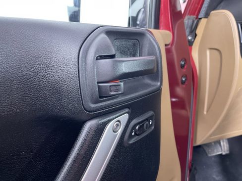 Used 2012 Jeep Wrangler Unlimited Sahara w/ Connectivity Group image 14