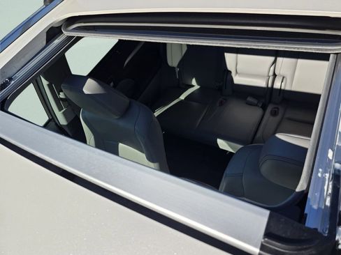 Used 2019 Toyota Highlander XLE image 4