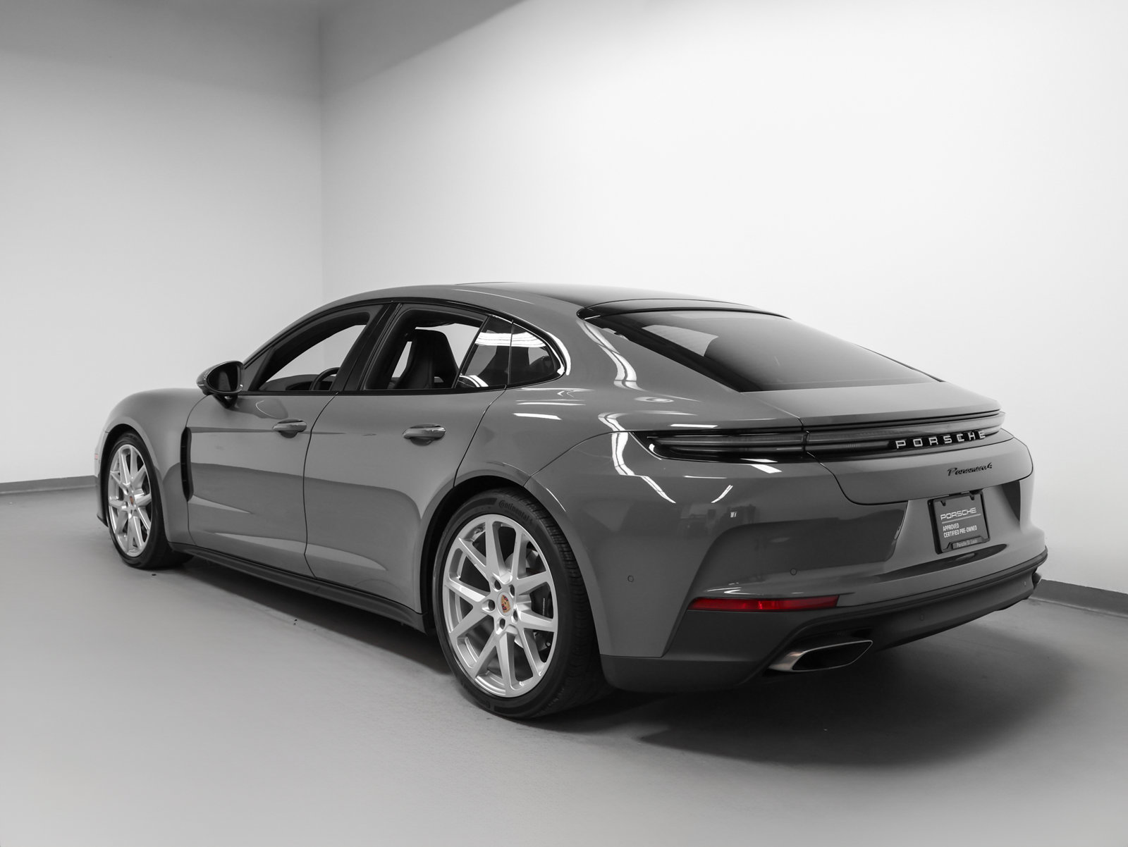Certified 2025 Porsche Panamera 4 AWD/4WD image 3