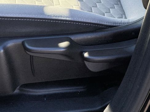 Used 2020 Chevrolet Equinox LS FWD image 23