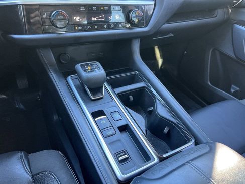 Used 2022 Nissan Pathfinder SL image 9
