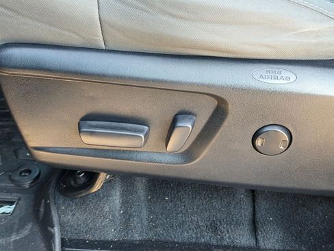 Used 2017 Toyota Tundra SR5 w/ SR5 Upgrade Package RWD image 16
