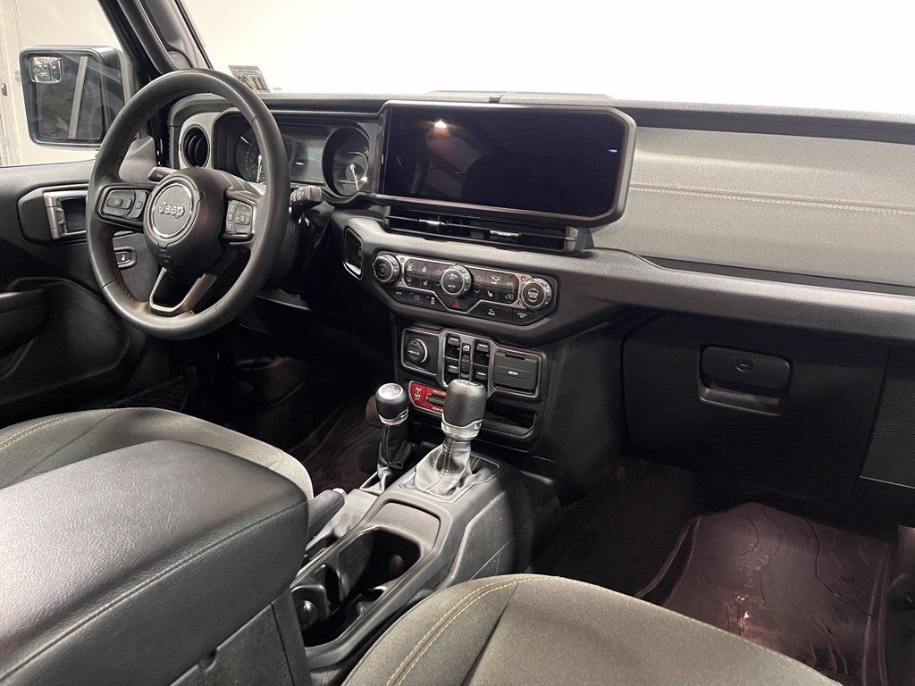 Used 2024 Jeep Wrangler Unlimited AWD/4WD image 28