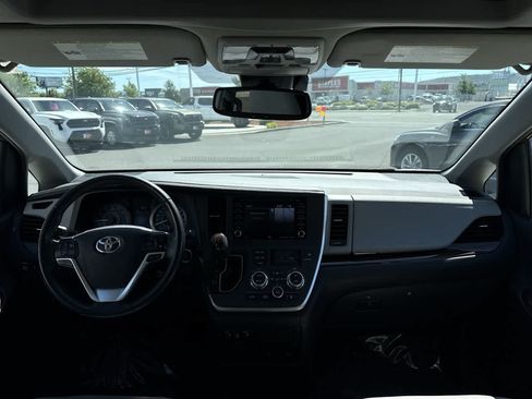 Used 2020 Toyota Sienna Limited Premium w/ Carpet Mat Package AWD/4WD image 16