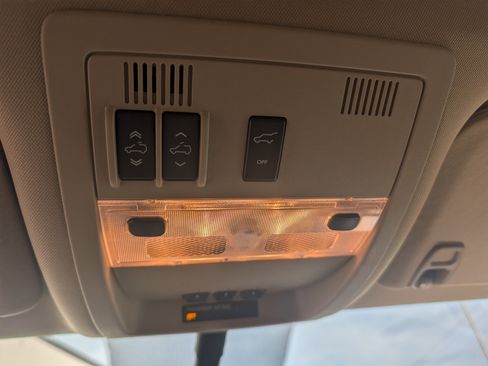 Used 2012 Cadillac Escalade Luxury image 23