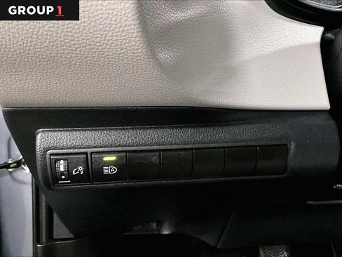Used 2021 Toyota Corolla LE FWD image 34