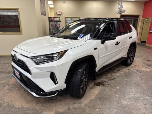 Used 2021 Toyota RAV4 XSE image 3