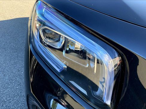 Used 2023 Mercedes-Benz GLB 250 4MATIC image 30