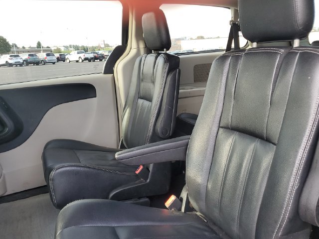 Used 2014 Chrysler Town & Country Touring FWD image 24