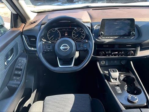 Used 2023 Nissan Rogue SV image 17