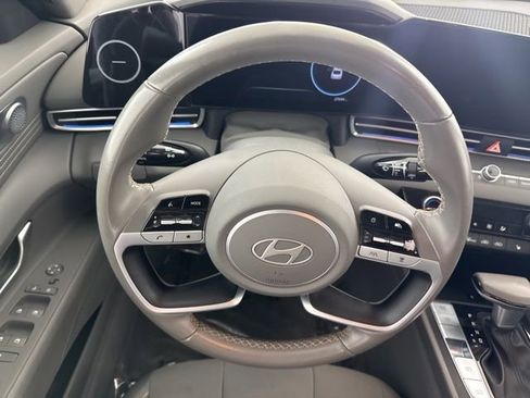 Used 2025 Hyundai Elantra SEL FWD image 27