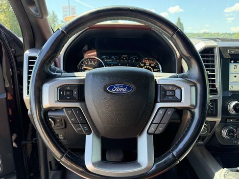 Used 2018 Ford F150 Platinum w/ Technology Package AWD/4WD image 15