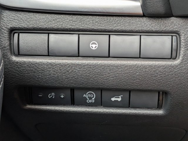 Used 2026 Nissan Rogue SL AWD/4WD image 24