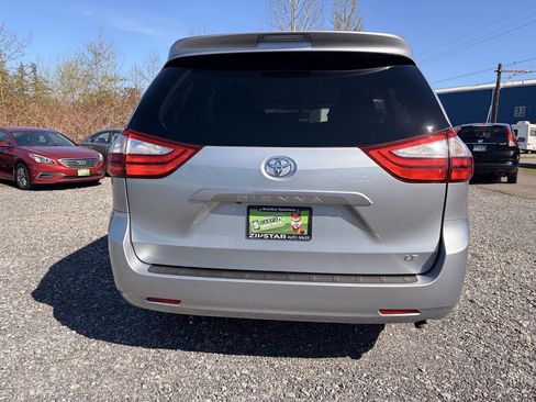 Used 2015 Toyota Sienna LE image 4