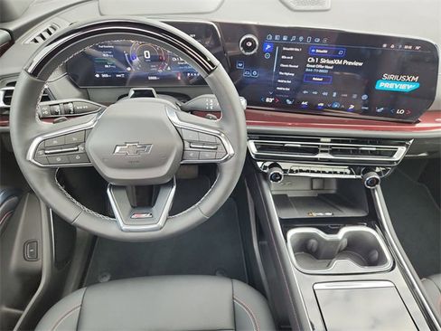 Used 2025 Chevrolet Traverse Z71 w/ Enhanced Driving Package image 11