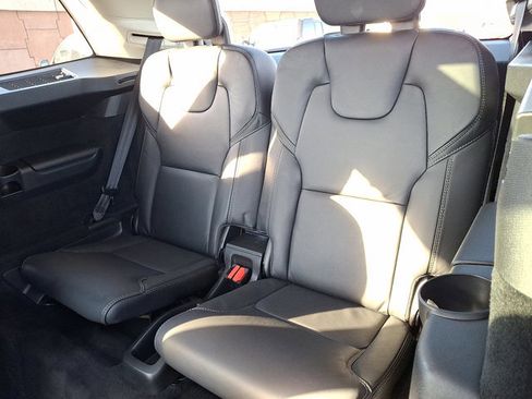 Used 2022 Volvo XC90 T6 Inscription w/ Lounge Package image 11
