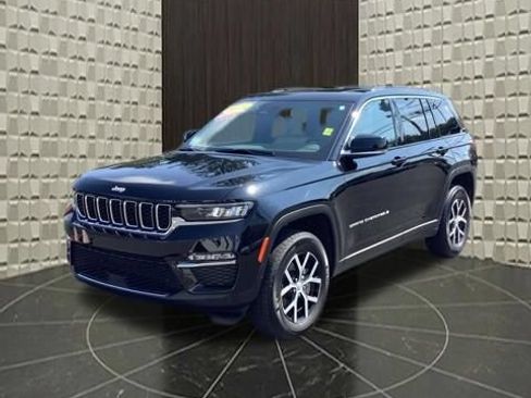 Certified 2025 Jeep Grand Cherokee Limited AWD/4WD image 10
