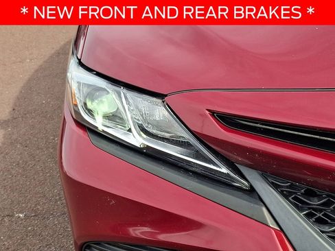 Used 2018 Toyota Camry SE w/ Moonroof Package FWD image 9