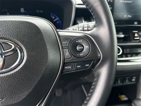 Certified 2022 Toyota Corolla Cross XLE image 27