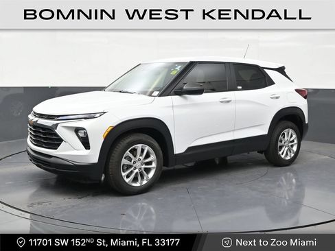 Used 2025 Chevrolet TrailBlazer LS FWD image 1