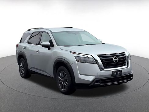 Used 2025 Nissan Pathfinder SV AWD/4WD image 3