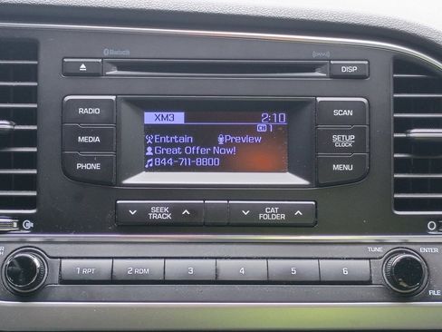 Used 2017 Hyundai Elantra SE image 13