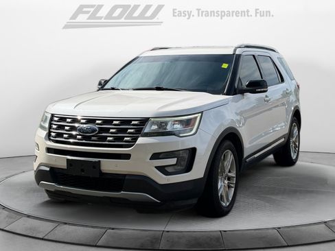 Used 2017 Ford Explorer XLT w/ Equipment Group 202A FWD image 4
