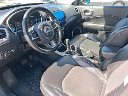 Used 2018 Jeep Compass Latitude w/ Popular Equipment Group FWD image 9