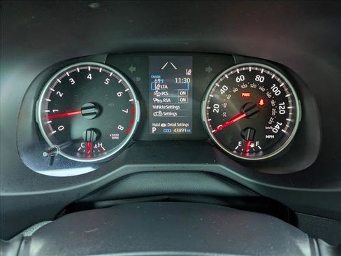 Used 2021 Toyota RAV4 LE image 11