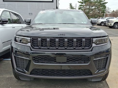 New 2026 Jeep Grand Cherokee L 4WD image 2