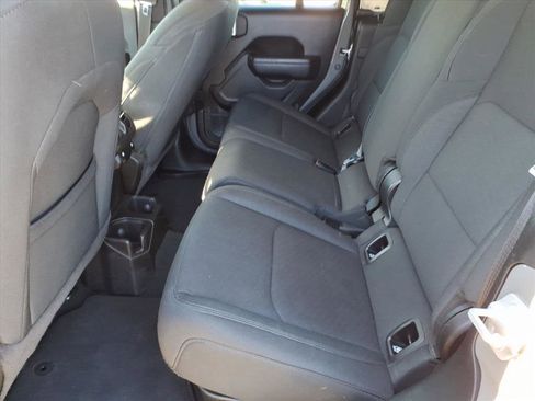 Used 2023 Jeep Gladiator Sport image 7