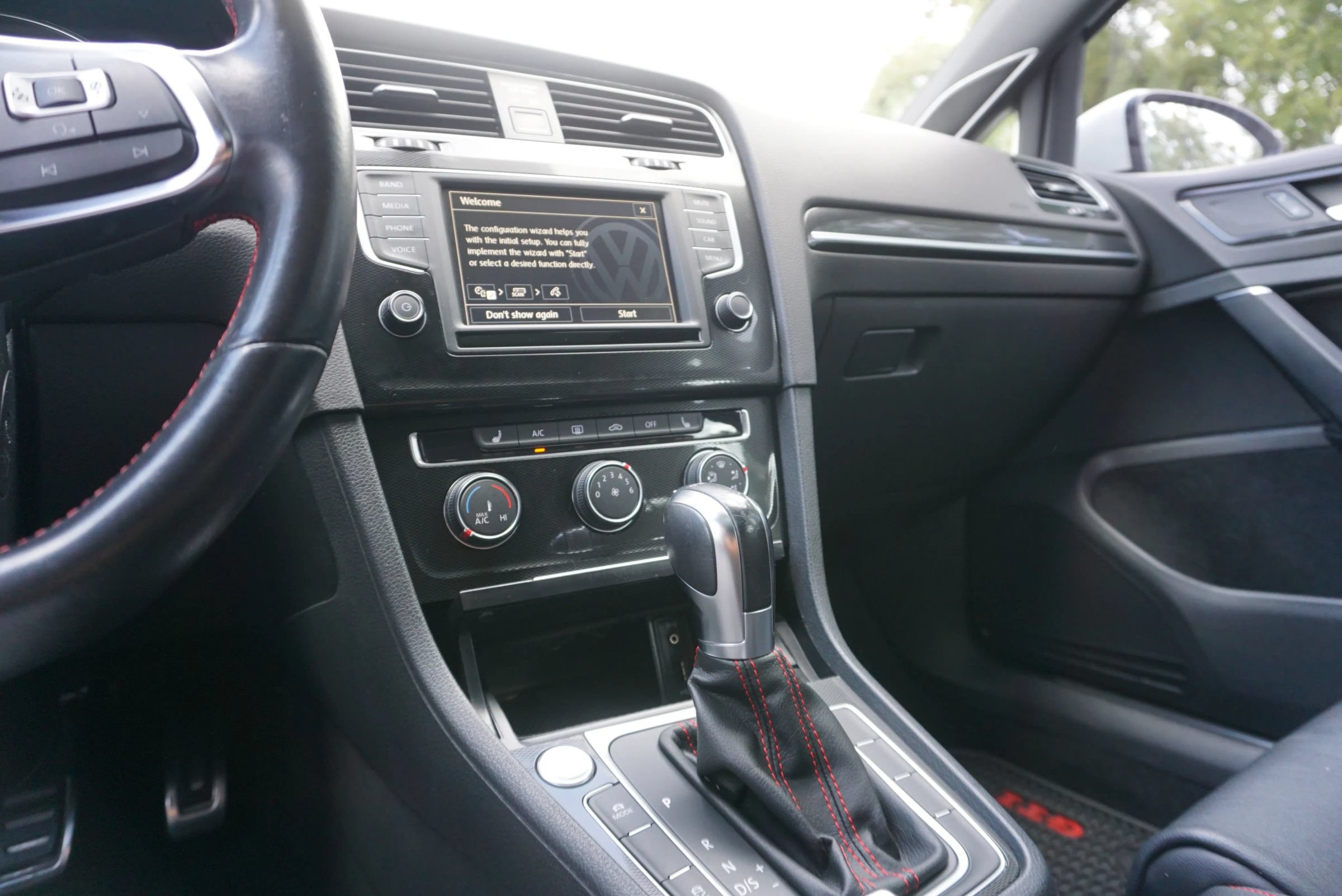 Used 2017 Volkswagen GTI SE FWD image 35