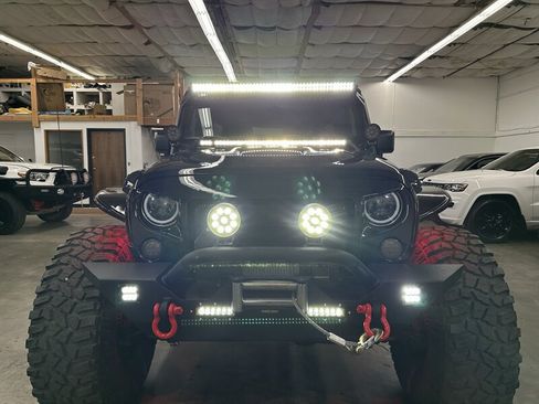 Used 2016 Jeep Wrangler Unlimited Rubicon AWD/4WD image 8