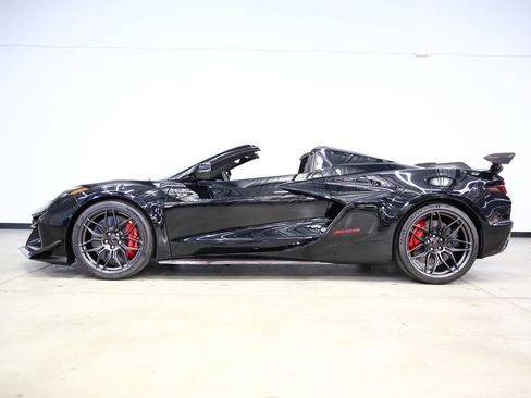 Used 2024 Chevrolet Corvette Z06 w/ Z07 Performance Package RWD image 6