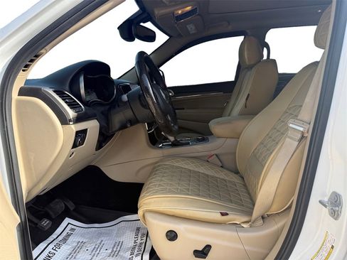 Certified 2019 Jeep Grand Cherokee Limited w/ Luxury Group II image 9