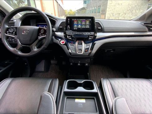 Used 2023 Honda Odyssey Elite image 14