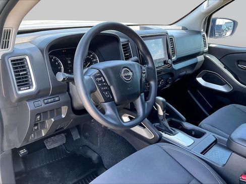 Used 2024 Nissan Frontier SV w/ Technology Package RWD image 17