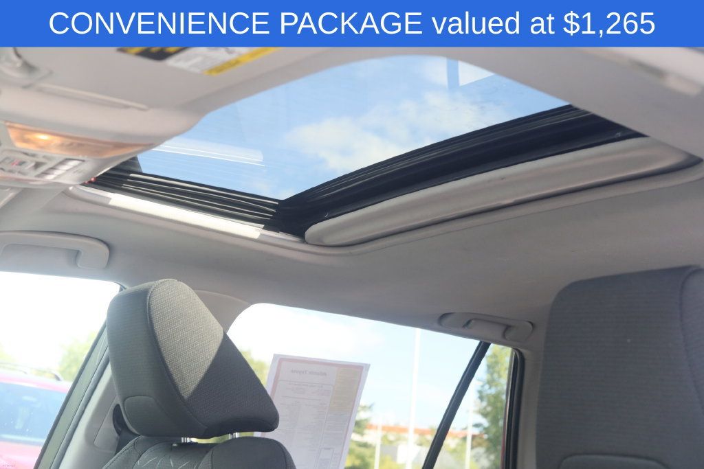Used 2021 Toyota RAV4 XLE w/ Convenience Package AWD/4WD image 4