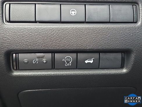 Used 2025 Nissan Rogue SV image 25