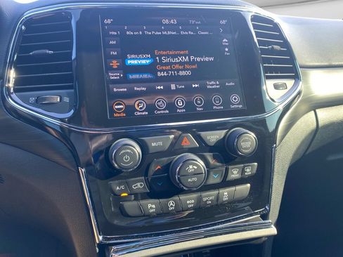 Used 2022 Jeep Grand Cherokee Laredo X AWD/4WD image 40
