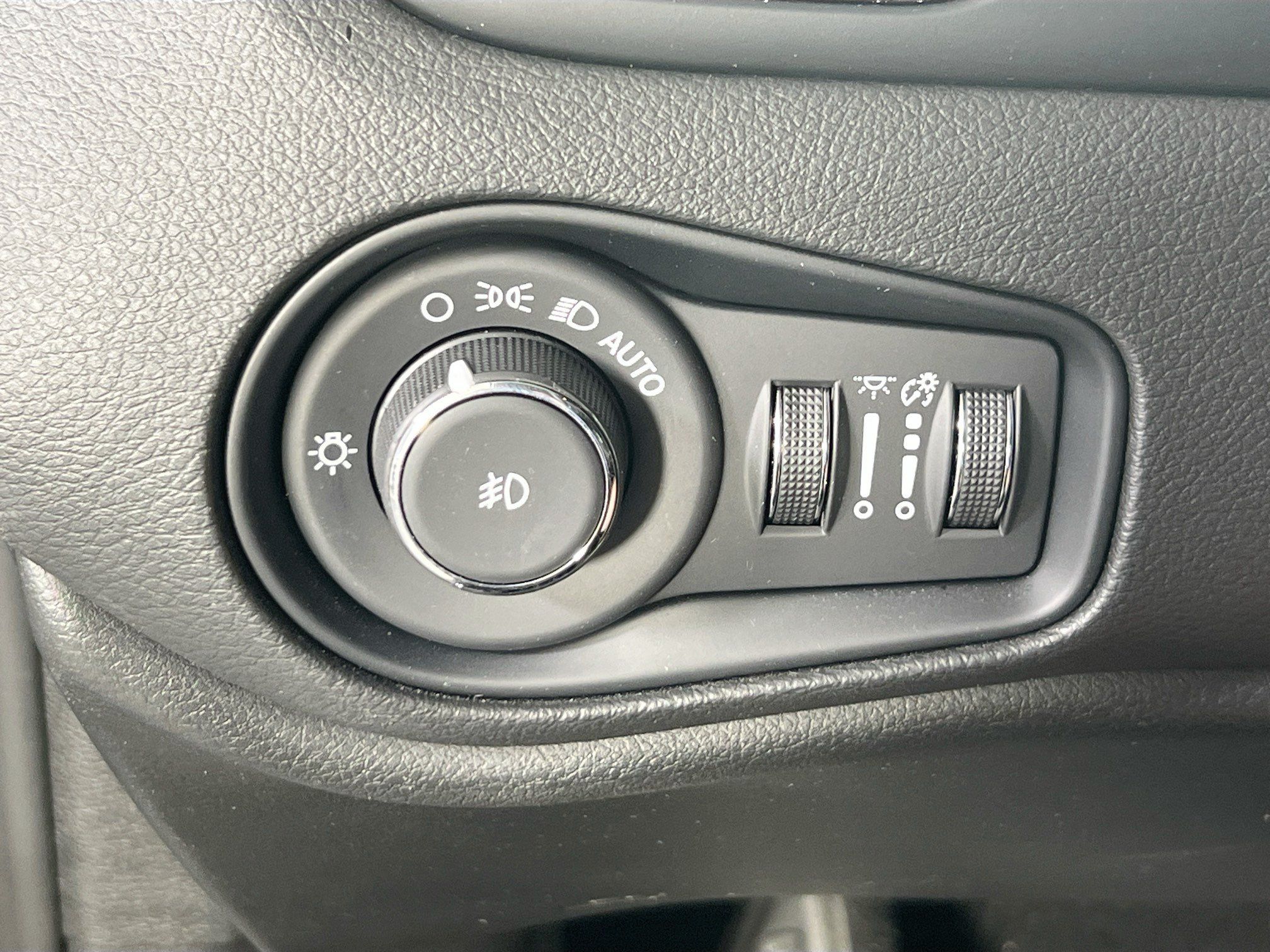 Used 2023 Jeep Renegade Limited AWD/4WD image 10