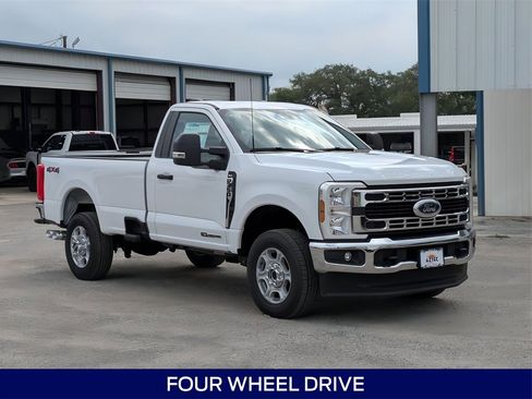 New 2025 Ford F350 XLT image 4