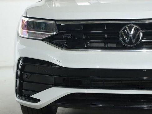 Used 2024 Volkswagen Tiguan SE R-Line image 6